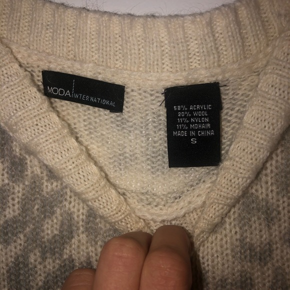 Hi-low cream and grey Macys sweater Size Small - Picture 2 of 4